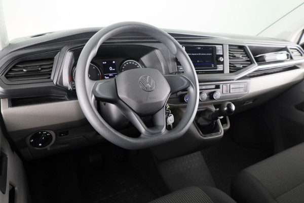 Volkswagen Transporter 2.0 TDI L2H1 28 Economy Business 110 pk | Verlengde garantie | Navigatie via App | Trekhaak | Parkeersensoren achter | Cruise control |