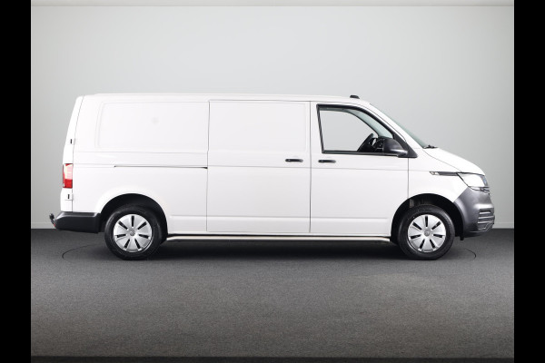 Volkswagen Transporter 2.0 TDI L2H1 28 Economy Business 110 pk | Verlengde garantie | Navigatie via App | Trekhaak | Parkeersensoren achter | Cruise control |