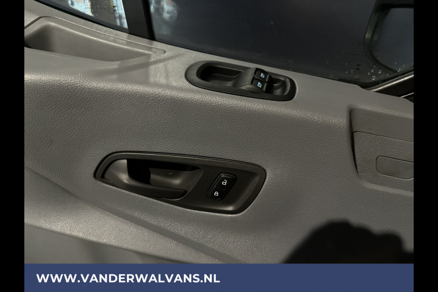 Ford Transit 2.0 TDCI L2H2 Euro6 Airco | Cruisecontrol | 2800kg Trekhaak | Verwarmde voorruit Parkeersensoren, Bijrijdersbank