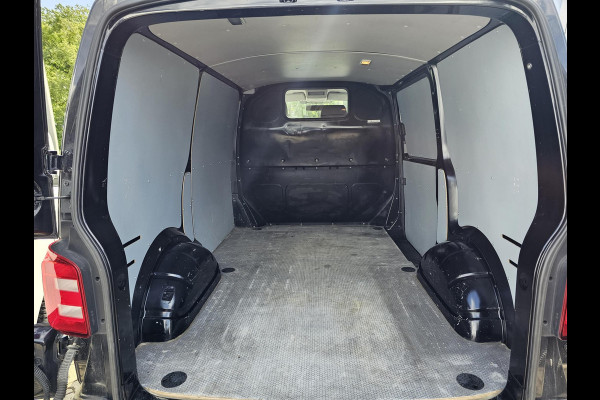 Volkswagen Transporter 2.0 TDI L1H1 Bellen voor bezichtiging | 204 pk ! Automaat | Trekhaak | Full led | Camera | Navigatie | Stuurwielbediening | Sidebars | Bijrijdersbank | Nette auto!