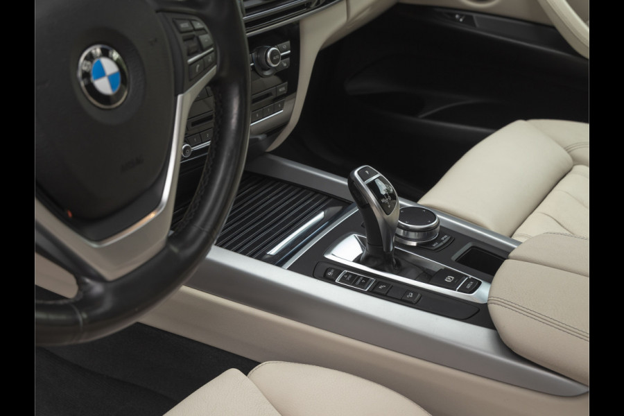 BMW X5 xDrive40d - Pano - ACC - Harman Kardon - Head-up - Comfortzetels - Softclose - Trekhaak