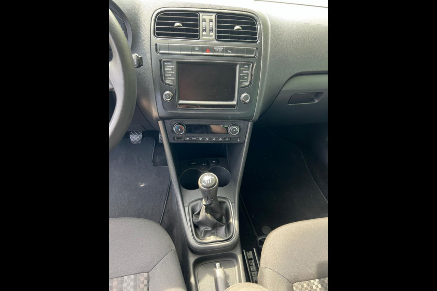 Volkswagen Polo 1.0 Navigatie / Airco / Cruise control / Parkeersensor V+A