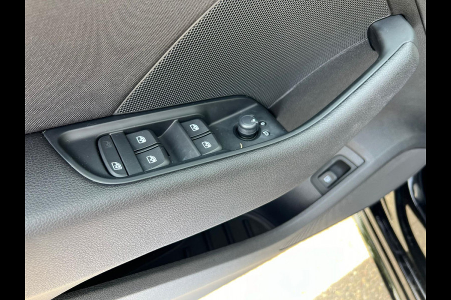 Audi A3 Sportback 1.4 e-tron Sport , Plug in hybrid , Automaat , Led verlichting , Cruise controle, stoelverwarming , Navigatie