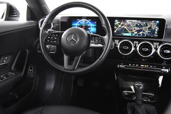 Mercedes-Benz CLA-Klasse 180 *18"AMG*Panoramadak*Navigatie*