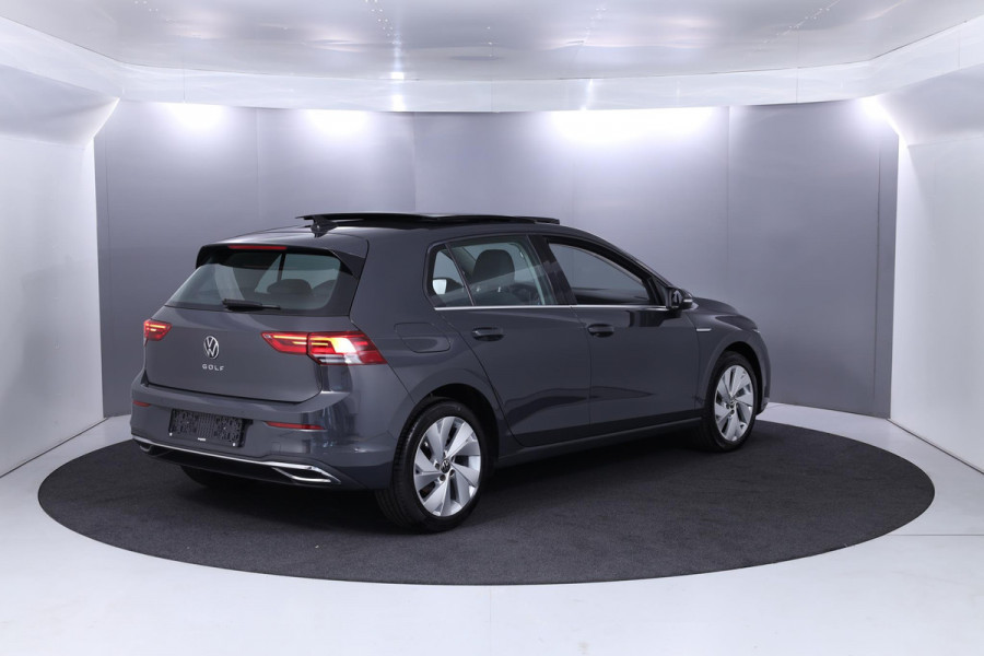 Volkswagen Golf 1.5 TSI Style 130 pk |Pano-dak|  Navigatie via App | Parkeersensoren | Adaptieve cruise control | Stoelverwarming |