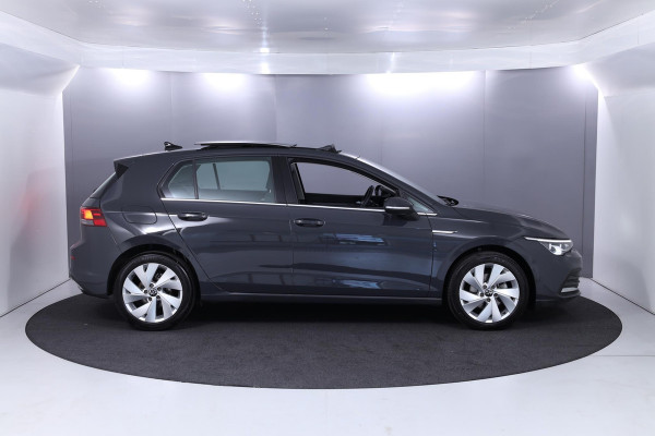 Volkswagen Golf 1.5 TSI Style 130 pk |Pano-dak|  Navigatie via App | Parkeersensoren | Adaptieve cruise control | Stoelverwarming |