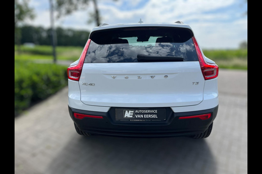 Volvo XC40 1.5 T3 Momentum 115KW / CAMERA / CLIMA / 59.200 KM / PDC / CRUISE