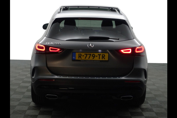 Mercedes-Benz GLA 200 AMG Night Edition Aut- Panodak I Leer I Widescreen I Sfeerverlichting I Matt grey