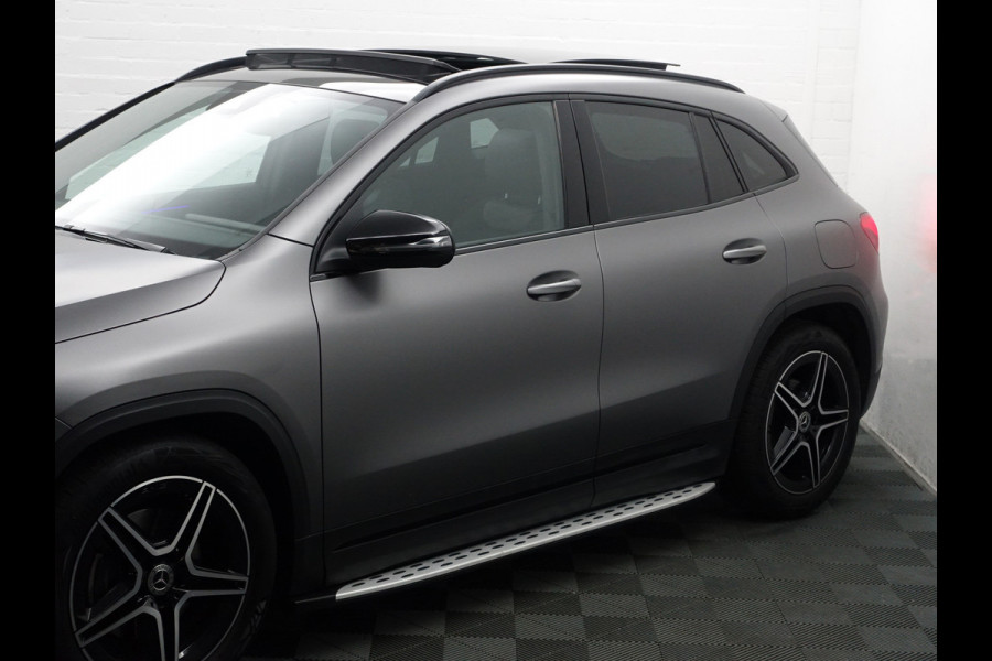 Mercedes-Benz GLA 200 AMG Night Edition Aut- Panodak I Leer I Widescreen I Sfeerverlichting I Matt grey