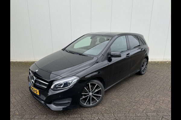 Mercedes-Benz B-klasse  180 Automaat 180 URBAN NIGHT FAMILY EDITION Cruise control - Airco - Artico leder - Navi / Blue tooth - ILS light Zitcomfort pakket - Privacy glass - Comfort onderstel - Zwarte hemel .