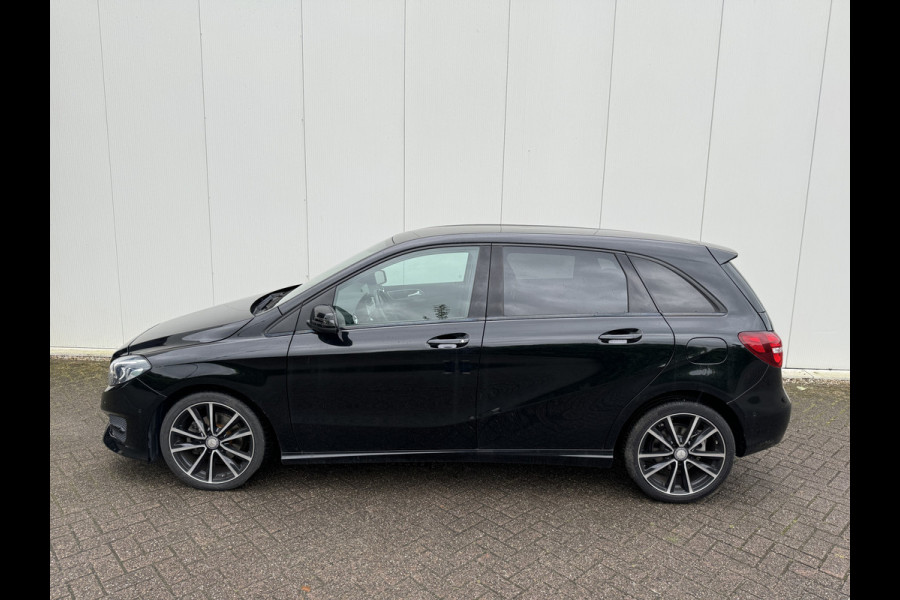 Mercedes-Benz B-klasse  180 Automaat 180 URBAN NIGHT FAMILY EDITION Cruise control - Airco - Artico leder - Navi / Blue tooth - ILS light Zitcomfort pakket - Privacy glass - Comfort onderstel - Zwarte hemel .