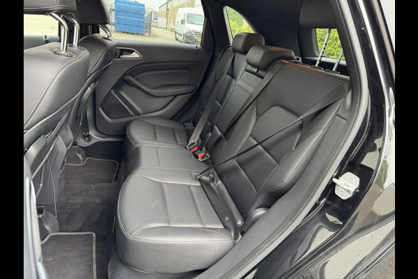 Mercedes-Benz B-klasse  180 Automaat 180 URBAN NIGHT FAMILY EDITION Cruise control - Airco - Artico leder - Navi / Blue tooth - ILS light Zitcomfort pakket - Privacy glass - Comfort onderstel - Zwarte hemel .