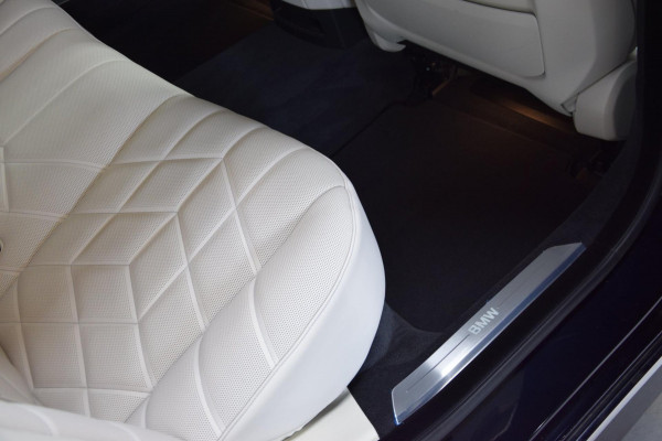 BMW 7 Serie 750e xDrive Navi|leder|Swarovski|1e Eig.|Sky Lounge|Massage|B&W|Lounge Seats|ACC
