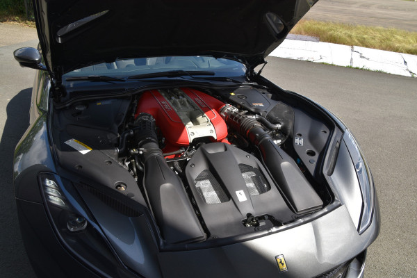 Ferrari 812 GTS 6.5 V12 HELE | BTW-AUTO | CARPLAY | CARBON INT/EXT. | DAYTONA SEATS | LIFTING | TITATIUM EXHAUST PIPES | PASS. DISPLAY | JBL HI-