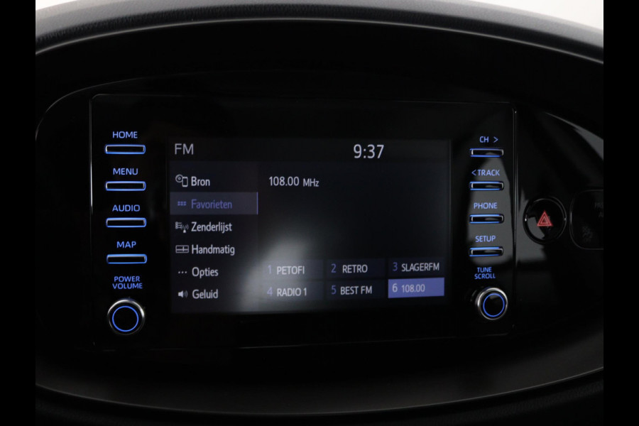 Toyota Aygo X 1.0 VVT-i MT Play + Coral Red Pack | Apple Carplay & AndroidAUTO | All-Season banden | Adaptive Cruise control