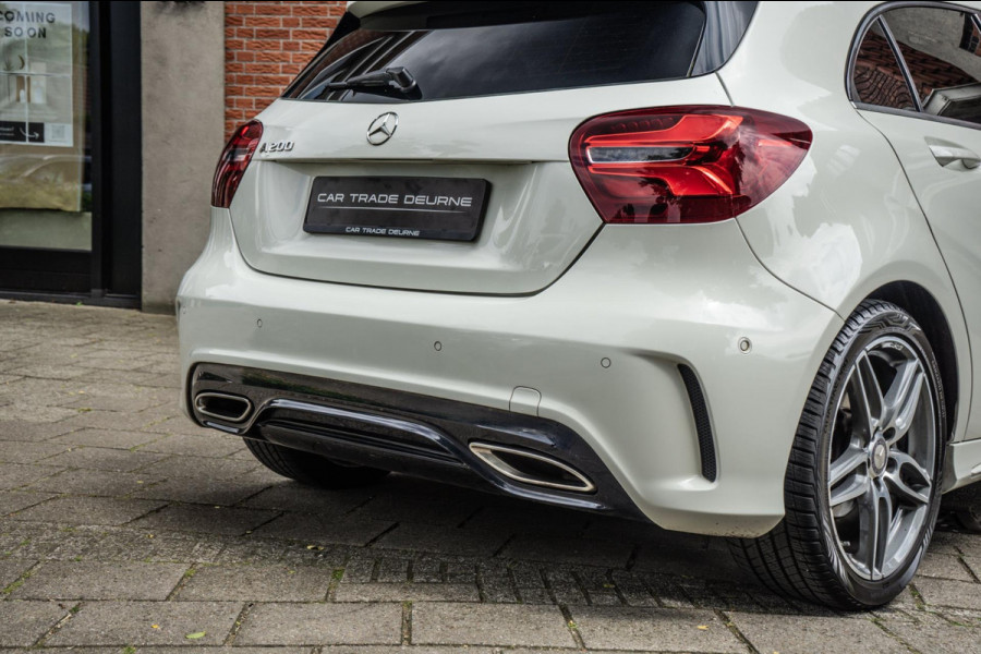 Mercedes-Benz A-Klasse 200 AMG Line PANO / NAVI / PDC