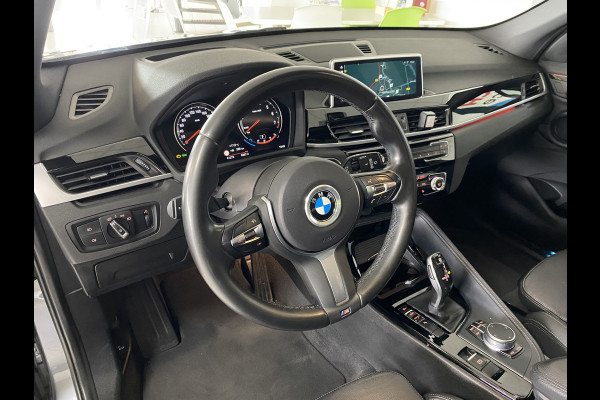 BMW X1 sDrive20i Orange Edition II Panoramadak | leer | Camera | sportstoelen