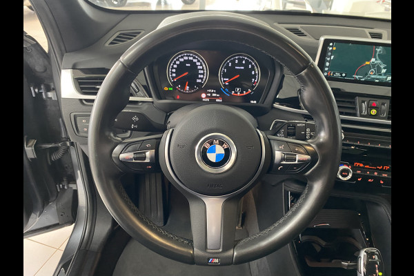 BMW X1 sDrive20i Orange Edition II Panoramadak | leer | Camera | sportstoelen