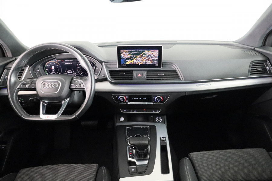Audi Q5 55 TFSI e quattro Competition S-Line 367 pk S-tronic | Navigatie | Panoramadak | Parkeersensoren | Achteruitrijcamera | Adaptieve cruise control | S-Line |