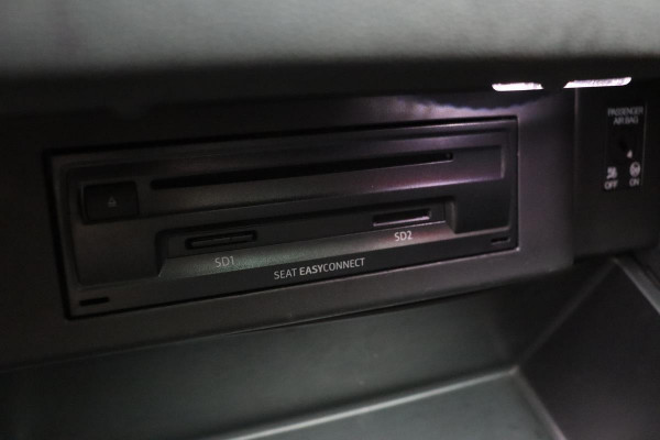 Seat Leon 1.0 TSI FR Ultimate Edition | Panoramadak | Alcantara | Beats | Stoelverwarming | Carplay | Camera | Keyless | Virtual Cockpit