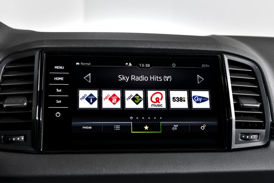 Škoda Karoq 1.5 TSI 150 PK ACT Sportline Business - DSG Automaat | S/K-Panodak | Columbus pakket | Dig. Cockpit | Adapt. Cruise | Elek. Klep | Stuur-+Stoelverw. | Camera+PDC | NAV+App. Connect | ECC | LED | LM 18" | 8417