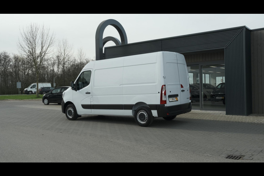 Renault Master T33 2.3 dCi 135 L2H2 Comfort | Eind Juli Leverbaar | Navigatie | Parkeersensoren | Airco | Cruise Control | Vloerplaat In Laadruimte