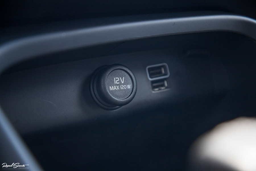 Volvo XC40 1.5 T4 Recharge R-Design | Apple carplay | Camera | Lane assist |