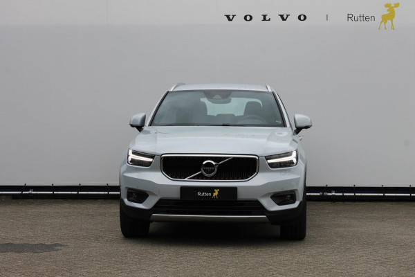 Volvo XC40 T4 190PK Momentum Pro Adaptieve cruise control / verwarmbare voorruit / 18" lichtmetalen velgen / Stoelverwarming / Stuurwielverwarming / ECC / Blis / Keyless entry / Standkachel