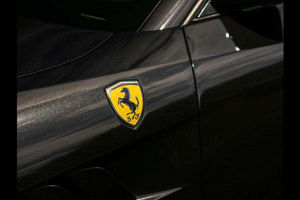 Ferrari GTC4 Lusso 6.3 V12 | Lift | Carbon Driver Zone | Pass. Display | Camera v+a | JBL
