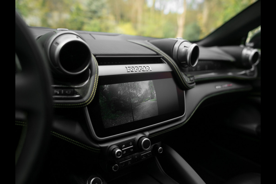 Ferrari GTC4 Lusso 6.3 V12 | Lift | Carbon Driver Zone | Pass. Display | Camera v+a | JBL