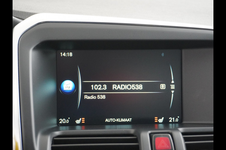 Volvo XC60 2.0D 150pk D3 Navi WiFi/internet-vb. Apps PDC-A+Voor Audiosys high performance 17" Chroompak. DrivePakket Stoel+Sproeiers-verwar led-dgrverl. 1800kg trekvermogen! 350Nm/1500rpm Dealer onderhouden, bij 164dkm laatste beurt gehad EURO 6 !!