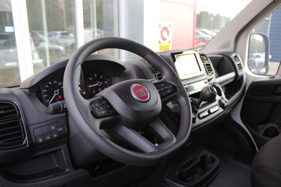 Fiat Ducato 33 2.2 MultiJet 140PK L3H2 | ACHTERUITRIJ CAMERA | APPLE CARPLAY/ANDROID AUTO | CRUISE CONTROL | 3-ZITS | CLIMATE CONTROL | NIEUWE BUS! | DODEHOEK DETECTIE | NIEUW MODEL JAAR! |