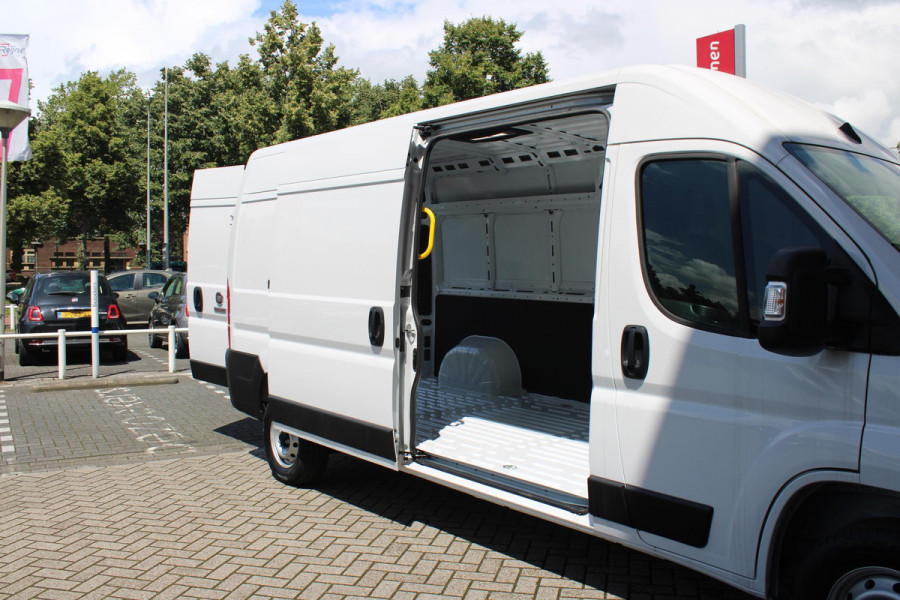 Fiat Ducato 33 2.2 MultiJet 140PK L3H2 | ACHTERUITRIJ CAMERA | APPLE CARPLAY/ANDROID AUTO | CRUISE CONTROL | 3-ZITS | CLIMATE CONTROL | NIEUWE BUS! | DODEHOEK DETECTIE | NIEUW MODEL JAAR! |