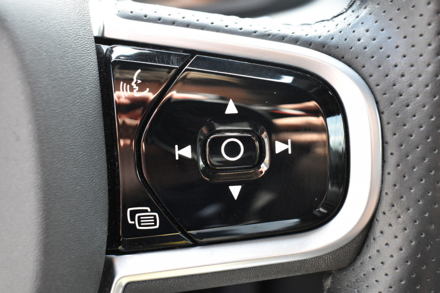 Volvo XC60 2.0 T5 Inscription | El. trekhaak | Keyless | Stoel- & Stuurverwarming | Camera |
