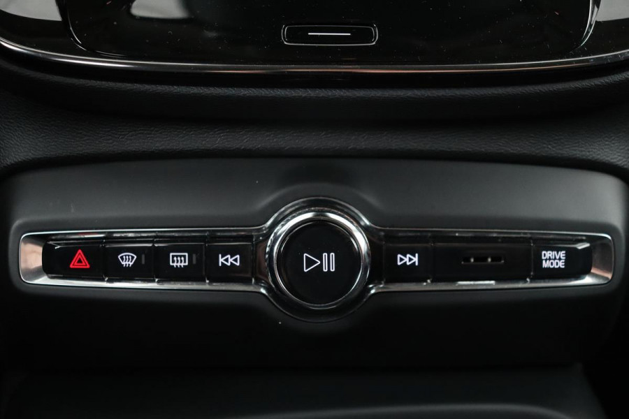 Volvo XC40 1.5 T3 Momentum | Stoel & Stuurverwarming | Carplay | Navigatie | PDC | Full LED | Keyless | DAB+