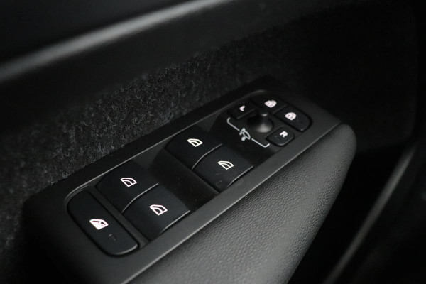 Volvo XC40 1.5 T3 Momentum | Stoel & Stuurverwarming | Carplay | Navigatie | PDC | Full LED | Keyless | DAB+