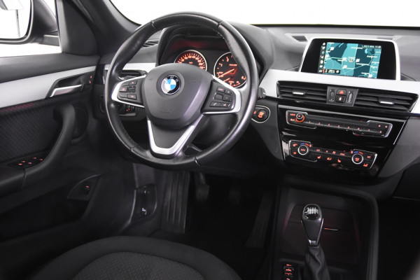 BMW X1 sDrive16d *Navigatie*Park assist*Stoelverwarming*