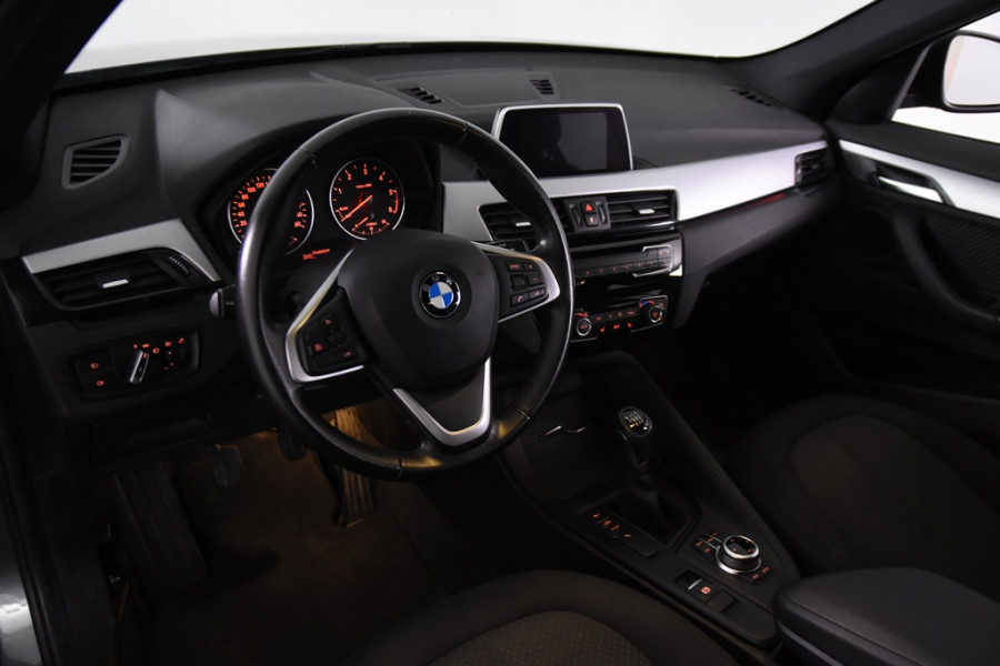 BMW X1 sDrive16d *Navigatie*Park assist*Stoelverwarming*