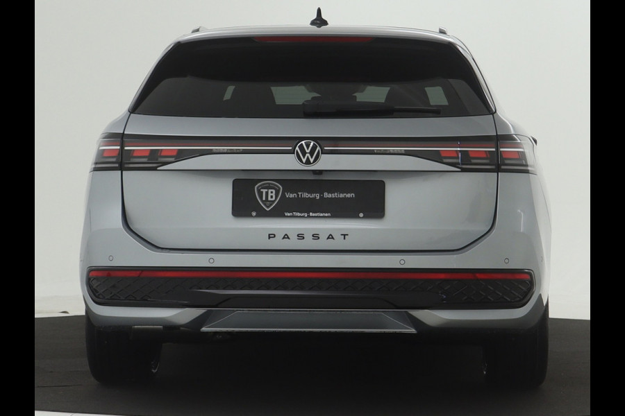 Volkswagen Passat Variant 1.5 eTSI 150 7DSG R-Line Business Automatisch | Rijstrookbehoudassistent (Lane Assist) | Panoramaschuif-kanteldak, elektrisch bedienbaar