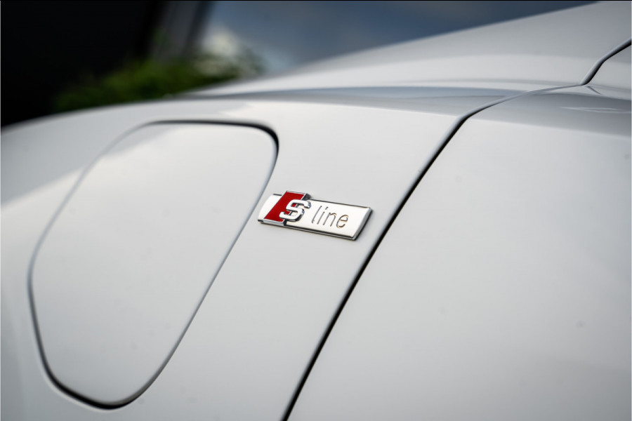 Audi Q3 Sportback 45 TFSI e S Edition S-Line - l Panorama l Camera l 19'' l Trekhaak l Dealer O.H