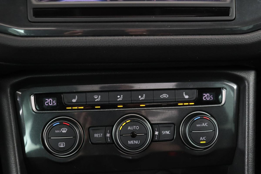 Volkswagen Tiguan 1.4 TSI R-line | Leder | Panoramadak | Stoelverwarming | Adaptive cruise | Carplay | Trekhaak | Navigatie | PDC | Memory