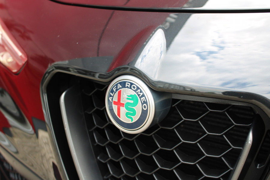 Alfa Romeo Stelvio 2.0 T AWD Super | 20" Velgen | Veloce Interieur | Stoel/stuur verwarming | Trekhaak afneembaar 2000 KG