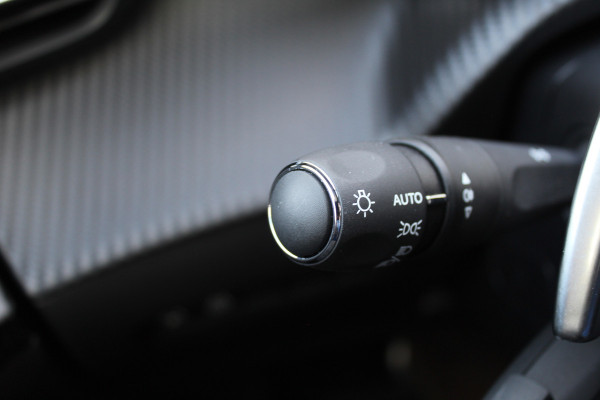 Peugeot 2008 1.2 130PK Automaat GT | Led | Navigatie | Stoelverwarming | 3D Cockpit