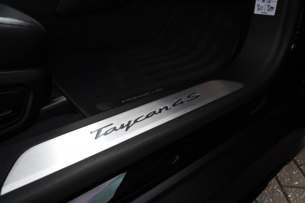 Porsche Taycan Cross Turismo 4S 93 kWh|Sportchrono|Glazen dak|Bose|BTW