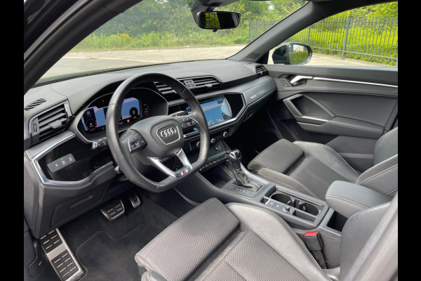 Audi Q3 Sportback 35 TFSI 150PK S-Edition Zwart Optiek/ Navi /20" Velgen/LED/ Apple Carplay/ Camera