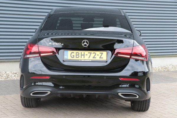 Mercedes-Benz A-Klasse 250 e Premium Plus AMG Aut. | INCL. BTW. / Dealer onderhouden!