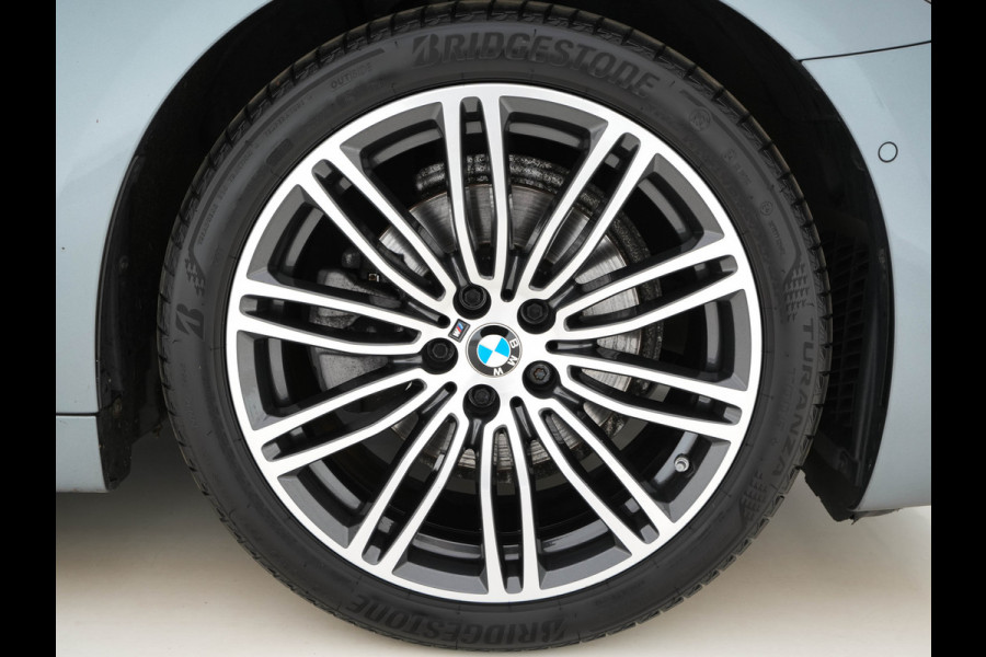 BMW 5 Serie Touring 520i High Executive M-Sportpack M-PAKKET Aut. *DAKOTA-VOLLEDER | FULL-LED | HARMAN/KARDON-SURROUND |  NAVI-FULMAP | ADAPTIVE-CRUISE | VIRTUAL-COCKPIT | BLIND-SPOT | CAMERA | MEMORY-PACK | DAB | SPORT-SEATS | 19''ALU*