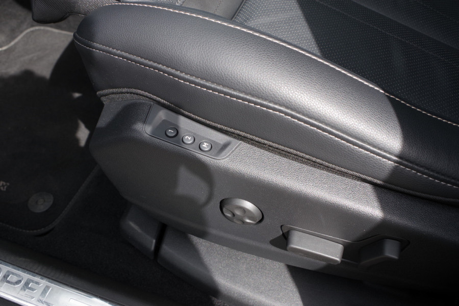 Opel Grandland X 1.2 Turbo 131 PK Automaat Ultimate, Panoramadak, Cruise Control, Navigatie, Camera, Memory Seat