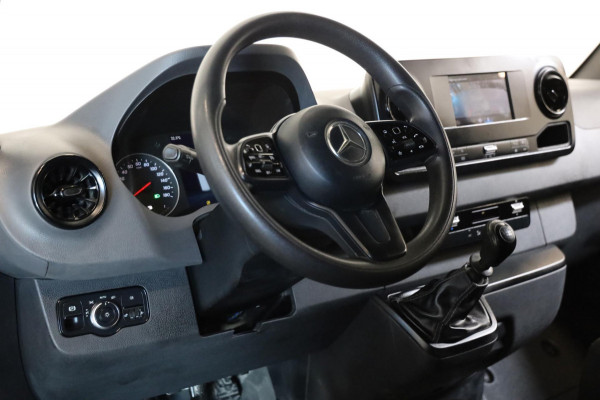 Mercedes-Benz Sprinter 314 CDI L2/H2 GRIJS CAMERA CLIMA CRUISE CONTROL TREKHAAK PDC STOELVERWARMING LEASE v/a € 199,- p.m.