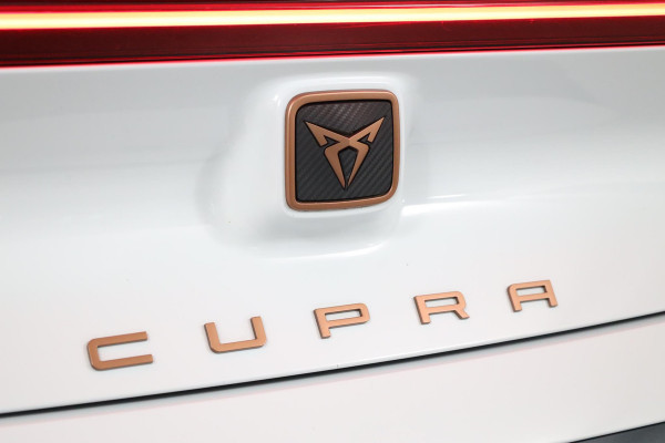 CUPRA Born Essential 62 kWh 204 pk | € 2.000,- aanschafsubsidie |Navigatie via App | Parkeersensoren | Autom. airco | LED koplampen | Lichtmetalen velgen 19"|